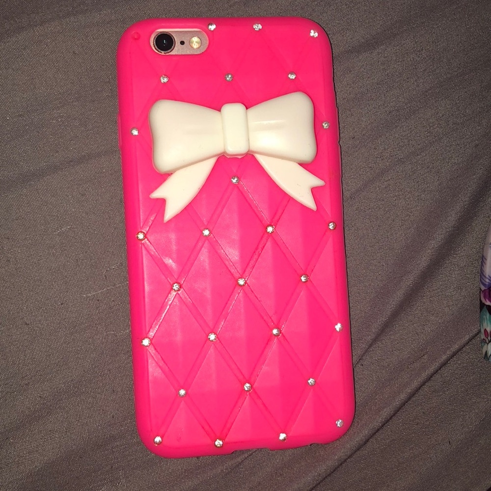 A pink case for iPhone 6/6s with a bow / diamonds